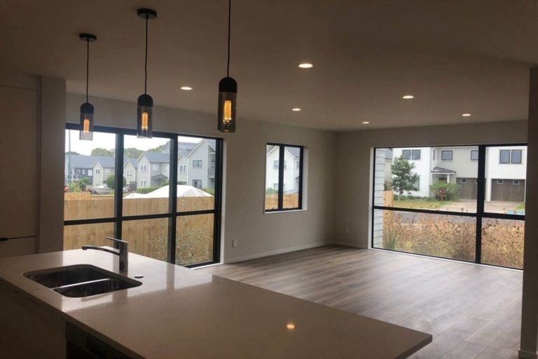 Photo of property in 112 Parkview Drive, Gulf Harbour, Whangaparaoa, 0930