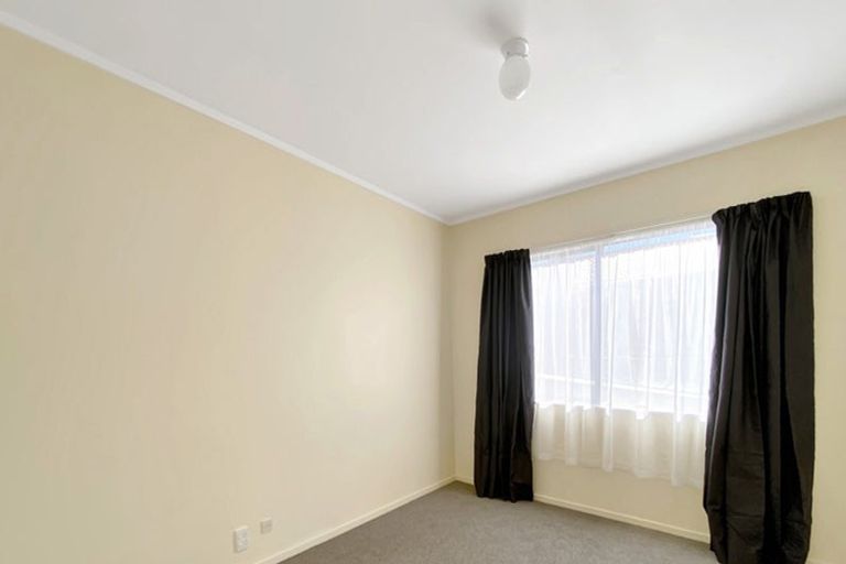 Photo of property in 4/390 West Coast Road, Glen Eden, Auckland, 0602