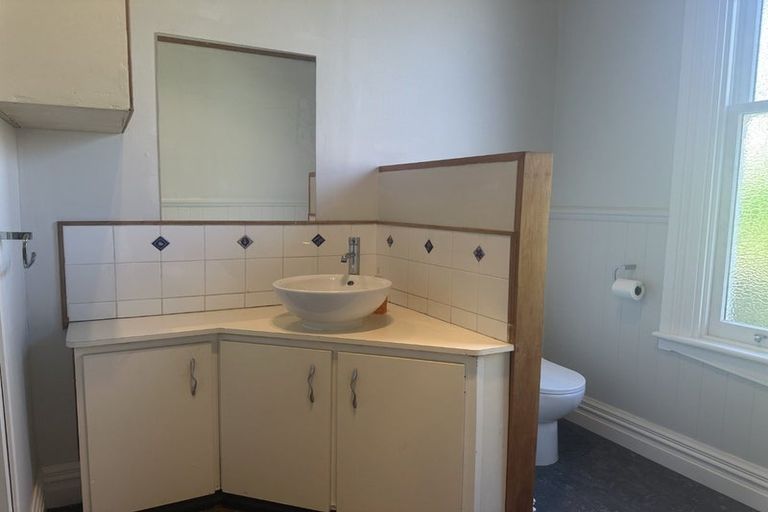 Photo of property in 121 Wellington Street, Picton, 7220