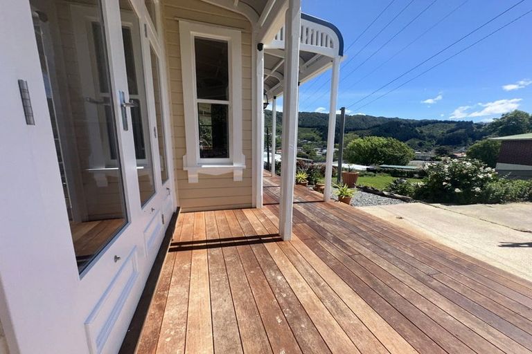 Photo of property in 121 Wellington Street, Picton, 7220