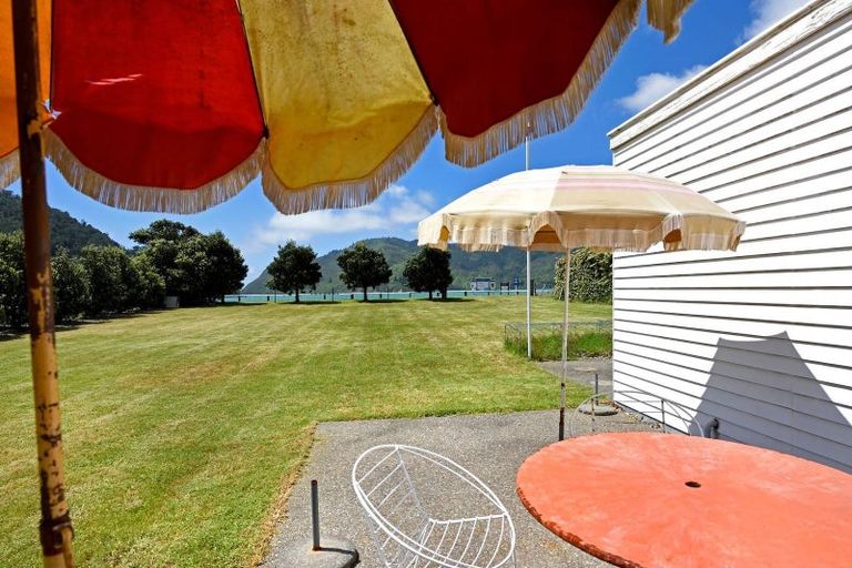 Photo of property in 20 Esplanade, Okiwi Bay, French Pass, 7193