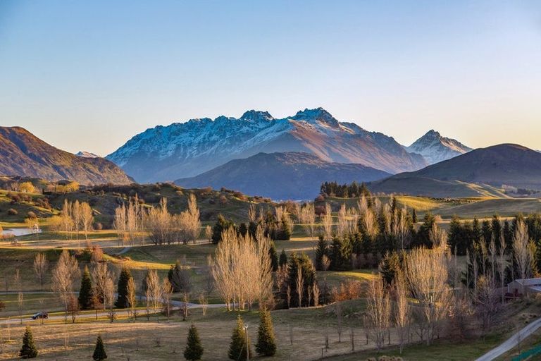 Photo of property in 16 Advance Terrace, Arrowtown, 9302