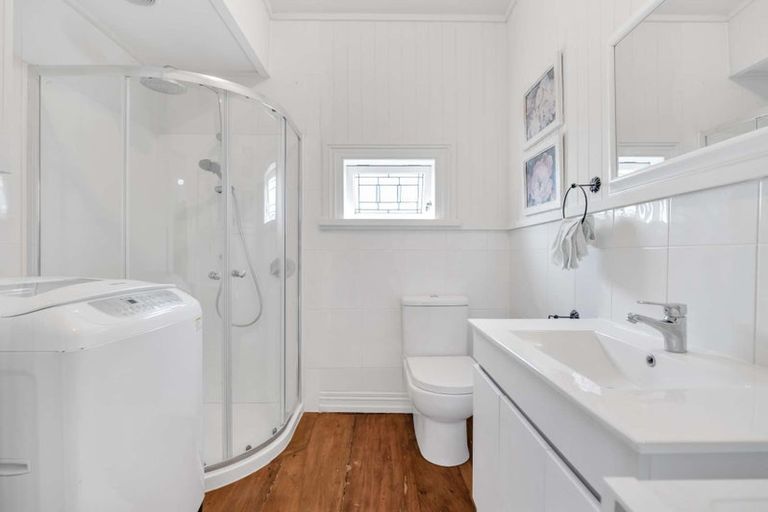 Photo of property in 43 Colombo Road, Waiuku, 2123