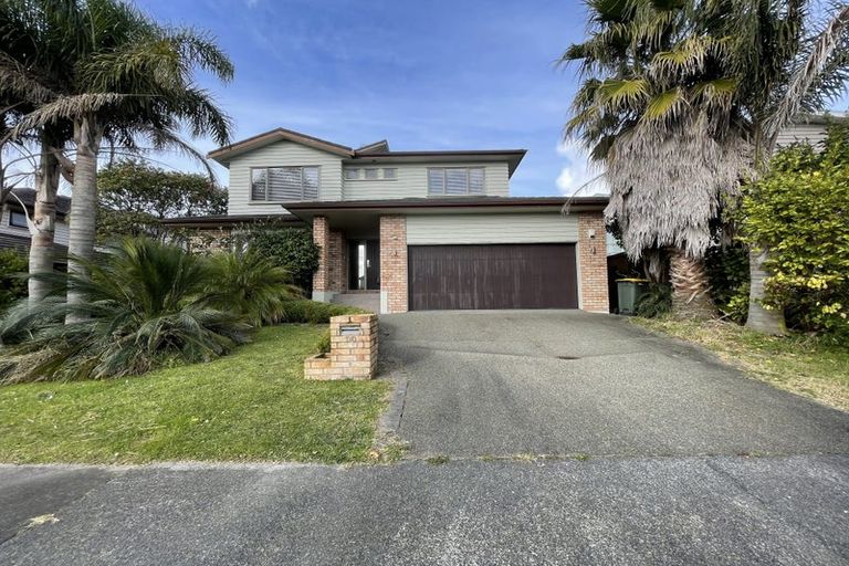 Photo of property in 10 Wye Oak Drive, Schnapper Rock, Auckland, 0632