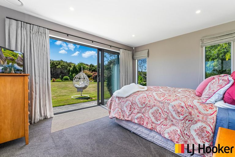 Photo of property in 98 Bushlake Way, Kingseat, Papakura, 2580