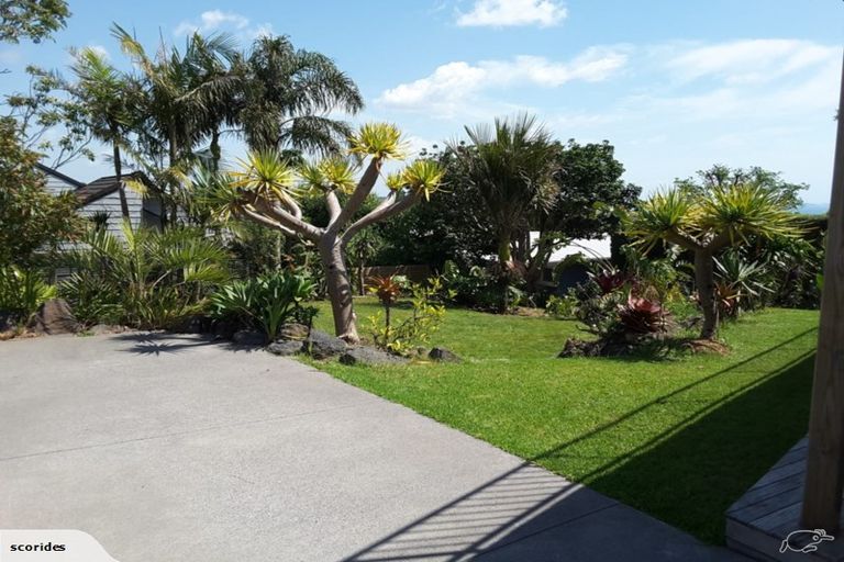 Photo of property in 2/128 Aberdeen Road, Campbells Bay, Auckland, 0620