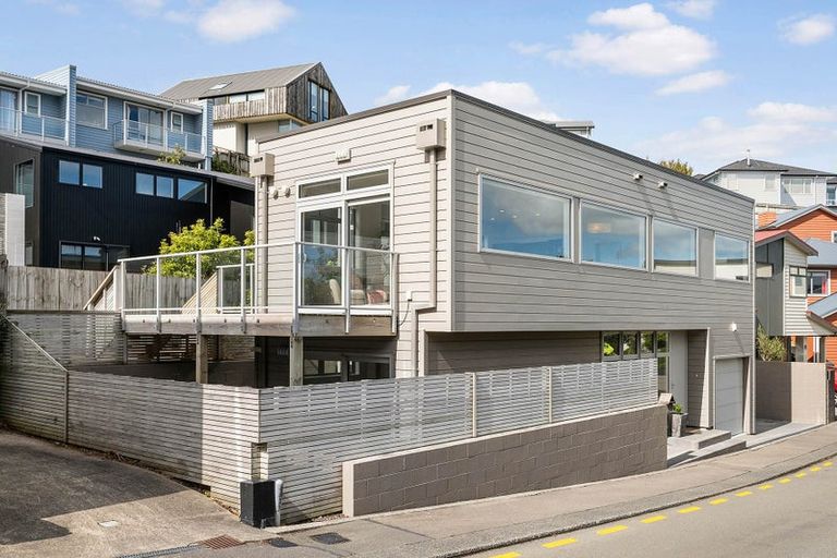 Photo of property in 2 Lakshmi Place, Khandallah, Wellington, 6035