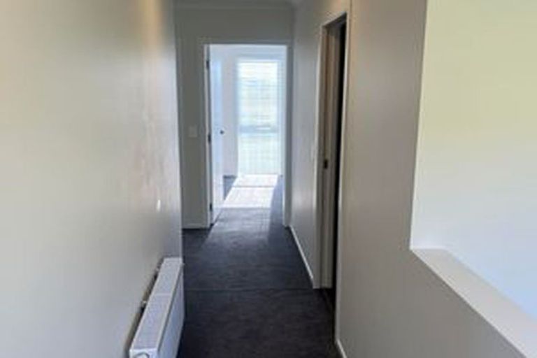 Photo of property in 115a Queen Charlotte Drive, Aotea, Porirua, 5024