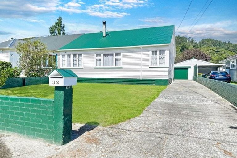 Photo of property in 32 Petherick Street, Taita, Lower Hutt, 5011