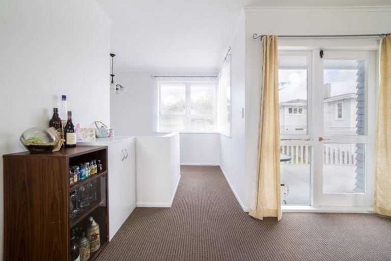 Photo of property in 2/53 Bruce Road, Glenfield, Auckland, 0629