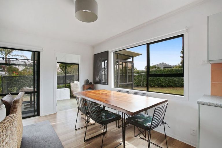 Photo of property in 3 Hosking Place, Clarks Beach, 2122