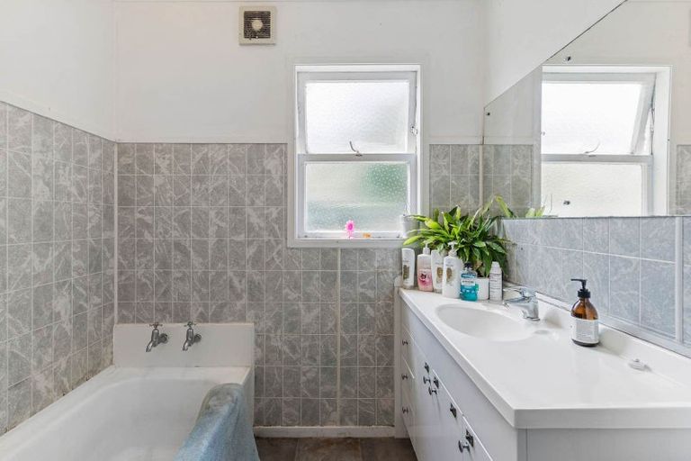 Photo of property in 57 Red Hill Road, Red Hill, Papakura, 2110