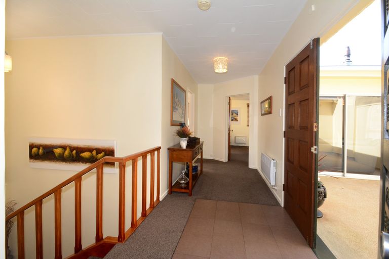 Photo of property in 46 Pioneer Crescent, Helensburgh, Dunedin, 9010