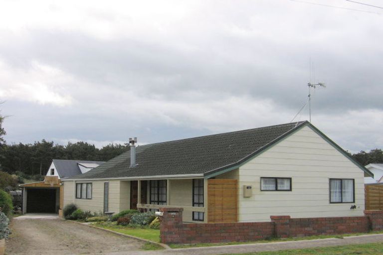 Photo of property in 5 Hennessy Street East, Foxton Beach, Foxton, 4815