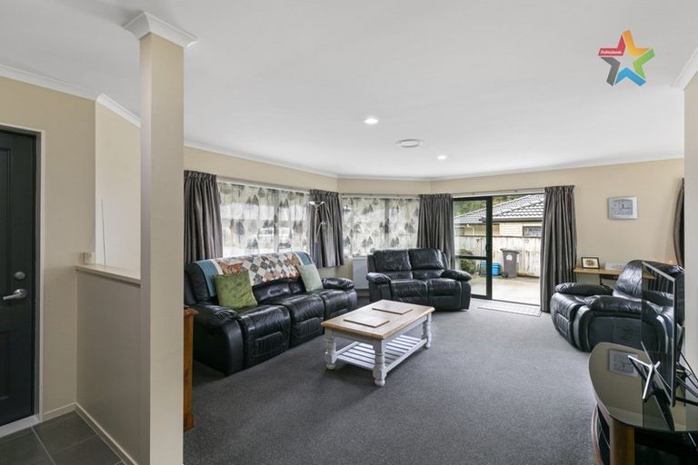 Photo of property in 21 Aragon Grove, Kingsley Heights, Upper Hutt, 5018