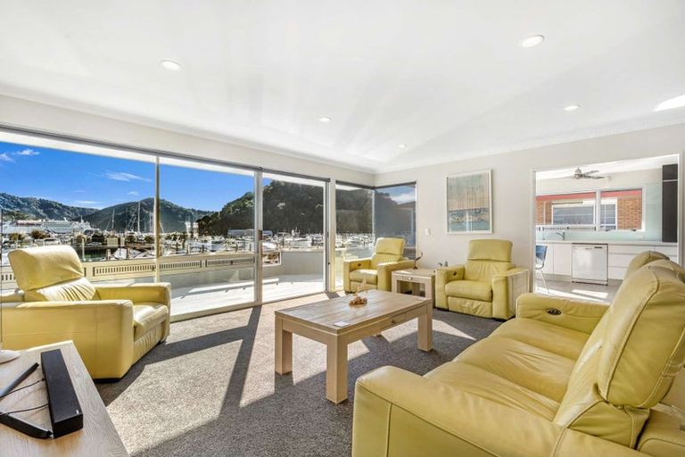 Photo of property in 39 Waikawa Road, Picton, 7220