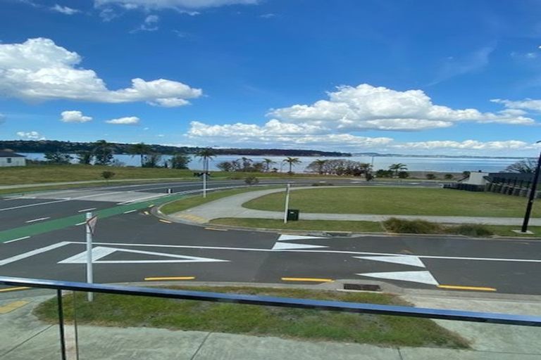 Photo of property in 1 Gunn Way, Hobsonville, Auckland, 0616