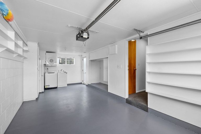 Photo of property in 2/230 Huatoki Street, Upper Vogeltown, New Plymouth, 4310