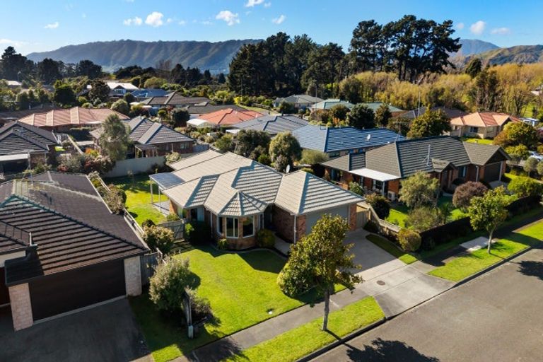 Photo of property in 4 Ashleigh Way, Waikanae Beach, Waikanae, 5036