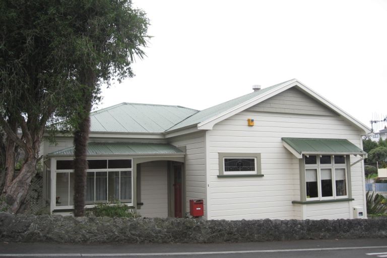 Photo of property in 1 May Avenue, Hospital Hill, Napier, 4110