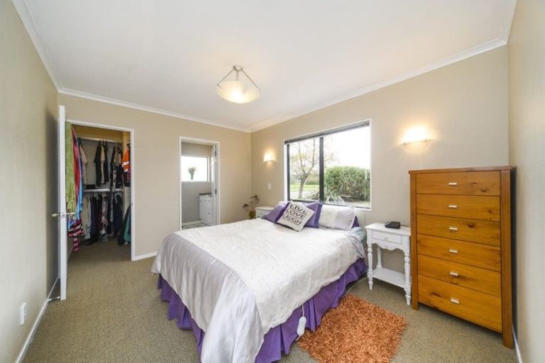 Photo of property in 115 Schnell Drive, Kelvin Grove, Palmerston North, 4414