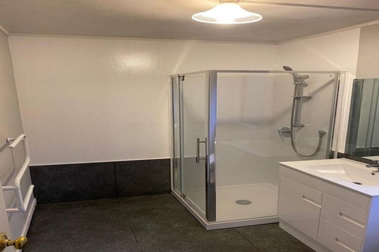 Photo of property in 15 Caspian Close, New Lynn, Auckland, 0600