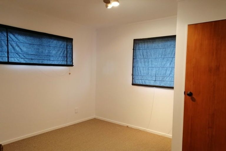 Photo of property in 1/11 Strabo Place, Windsor Park, Auckland, 0632