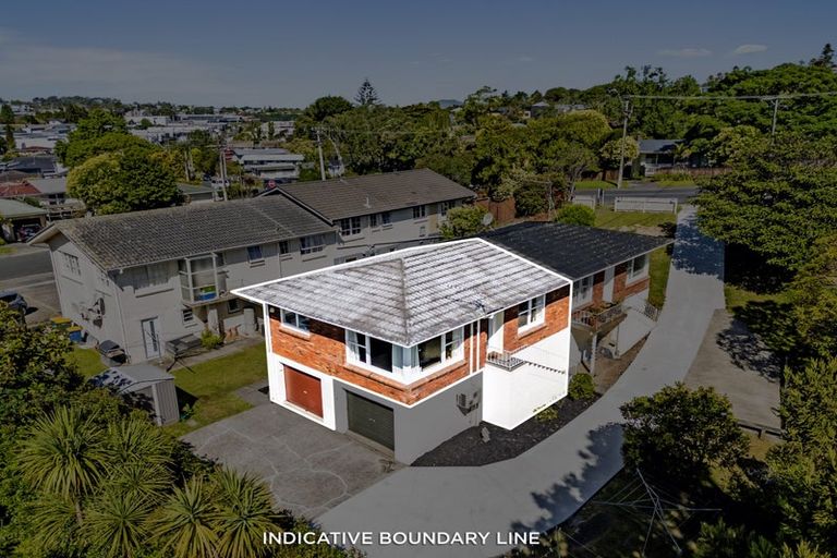 Photo of property in 2/12 Ellice Road, Totara Vale, Auckland, 0629