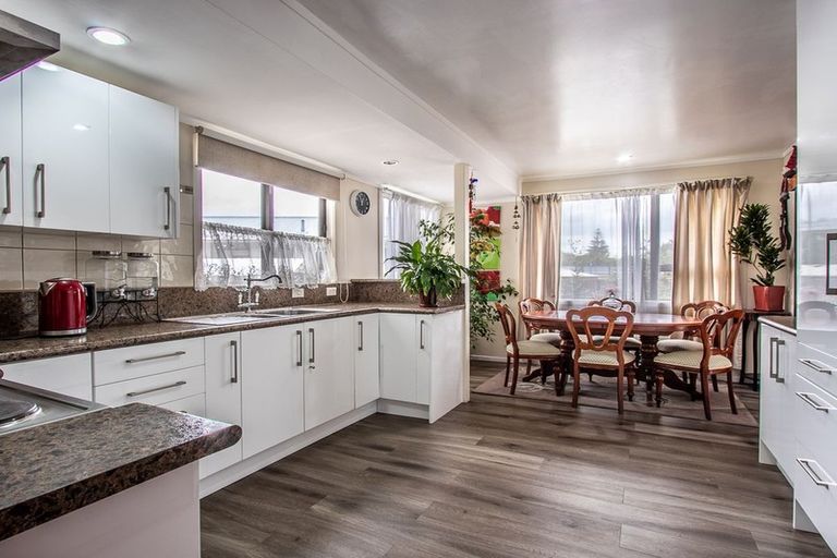 Photo of property in 49 Walton Road, Paraparaumu Beach, Paraparaumu, 5032