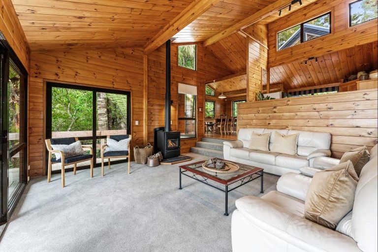 Photo of property in 16 Clinton Road, Tawharanui Peninsula, Matakana, 0986