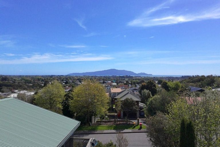 Photo of property in 49 Kakariki Grove, Waikanae, 5036