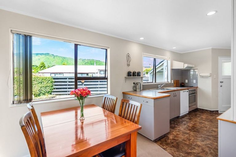 Photo of property in 15 Kanawa Street, Waikanae, 5036