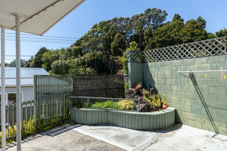 Photo of property in 29 Awanui Street, Merrilands, New Plymouth, 4312