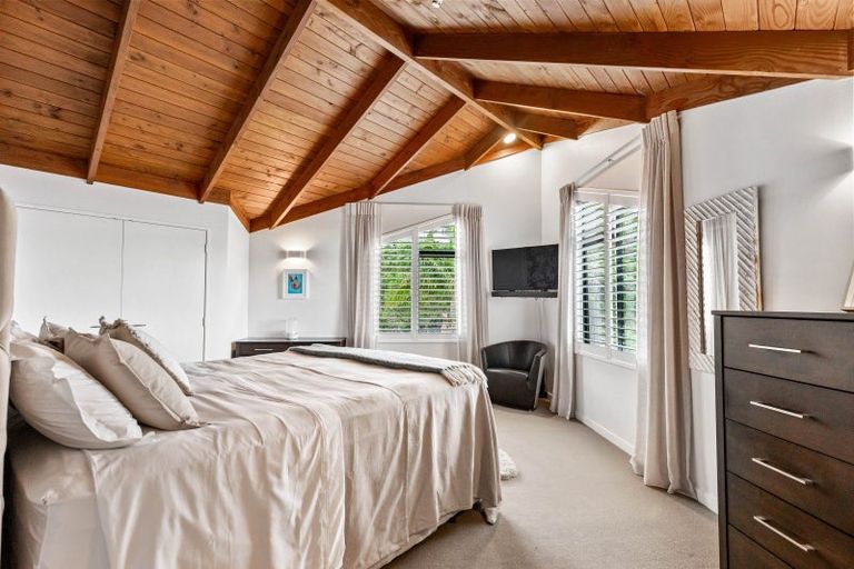 Photo of property in 433 East Coast Road, Mairangi Bay, Auckland, 0630