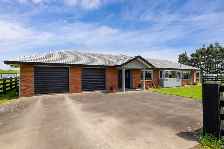 Photo of property in 312 Corbett Road, Paraite, New Plymouth, 4373