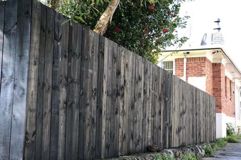 Photo of property in 52 Churchill Avenue, Manurewa, Auckland, 2102