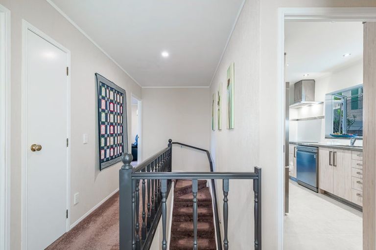 Photo of property in 1/11 Delisle Place, Windsor Park, Auckland, 0632