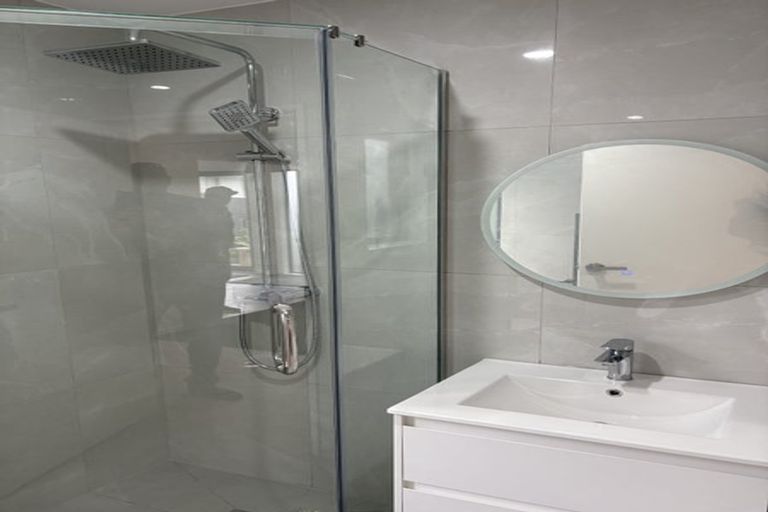 Photo of property in 58 Gossamer Drive, Pakuranga Heights, Auckland, 2010