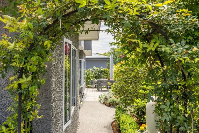 Photo of property in 2a Busby Hill, Havelock North, 4130