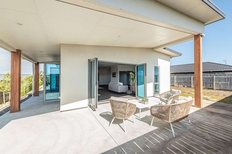 Photo of property in 14 Magnolia Crescent, Tawhero, Whanganui, 4501