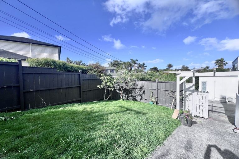Photo of property in 8 Onepoto Road, Hauraki, Auckland, 0622