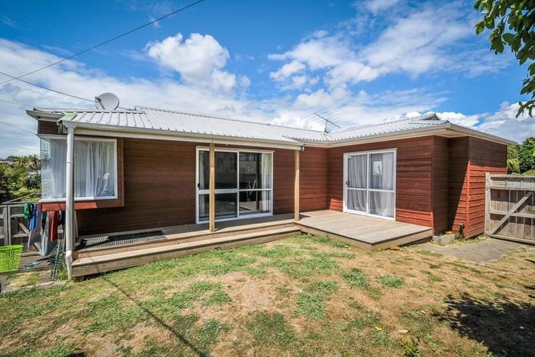 Photo of property in 1/33 Kiteroa Terrace, Rothesay Bay, Auckland, 0630