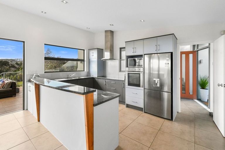 Photo of property in 43 Harry Dreadon Road, Opaheke, Papakura, 2584