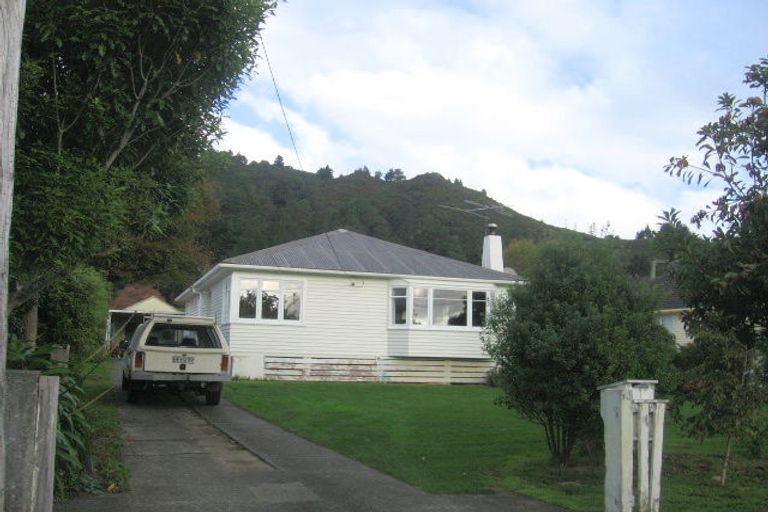 Photo of property in 14 Poole Crescent, Wainuiomata, Lower Hutt, 5014