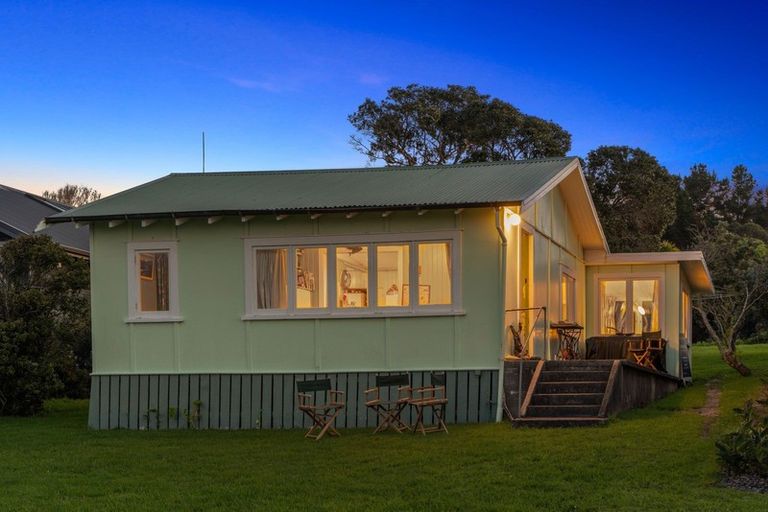 Photo of property in 52 Wairahi Road, Langs Beach, Waipu, 0582