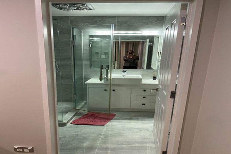 Photo of property in 2 Creggan Crescent, Flat Bush, Auckland, 2019