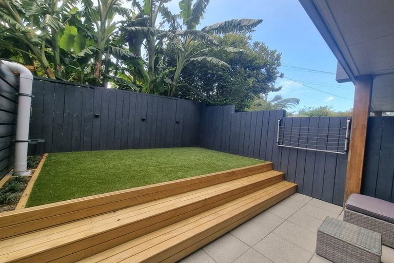 Photo of property in 4d Wattle Road, Sunnyvale, Auckland, 0612