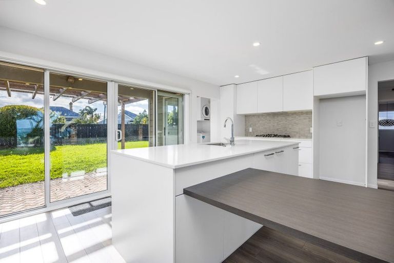 Photo of property in 74 Queen Street, Northcote Point, Auckland, 0627