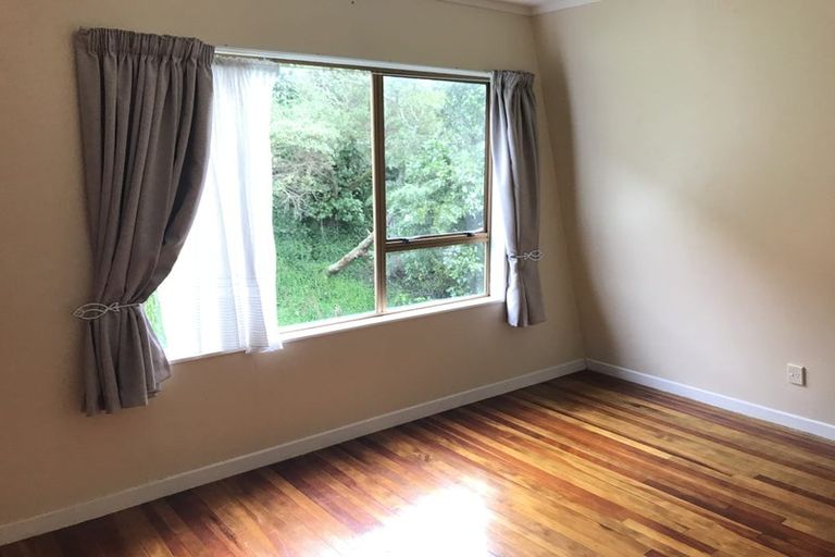 Photo of property in 89 Churton Drive, Churton Park, Wellington, 6037