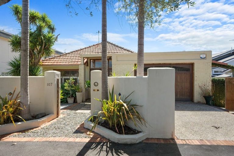 Photo of property in 107 Vauxhall Road, Narrow Neck, Auckland, 0624